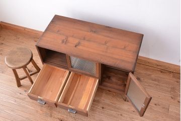 アンティーク家具　アンティーク　古い木の鉄脚付モールガラスローボード(ローチェスト)