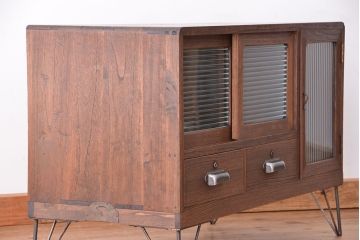 アンティーク家具　アンティーク　古い木の鉄脚付モールガラスローボード(ローチェスト)