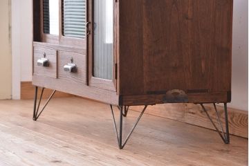 アンティーク家具　アンティーク　古い木の鉄脚付モールガラスローボード(ローチェスト)
