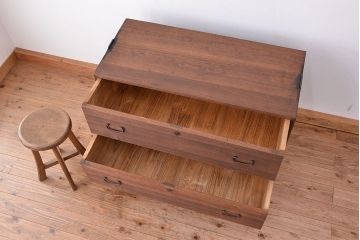アンティーク家具　アンティーク　桐材の2杯引き出し鉄脚ローボード(ローチェスト)