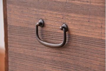 アンティーク家具　アンティーク　桐材の2杯引き出し鉄脚ローボード(ローチェスト)