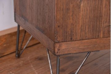 アンティーク家具　アンティーク　桐材の2杯引き出し鉄脚ローボード(ローチェスト)