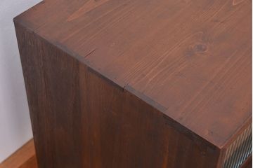 アンティーク家具　アンティーク　桐材のモールガラス引き戸の引き出し付ローボード(ローチェスト)