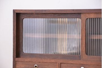 アンティーク家具　アンティーク　桐材のモールガラス引き戸の引き出し付ローボード(ローチェスト)