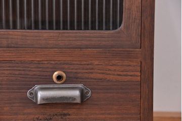 アンティーク家具　アンティーク　桐材のモールガラス引き戸の引き出し付ローボード(ローチェスト)