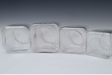 アンティーク雑貨　アンティーク　古い小さなガラス瓶　4個セット(ビン)