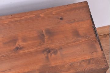 レトロ家具　昭和レトロ　古い桐材の鉄脚付観音開きガラスローボード(収納棚)