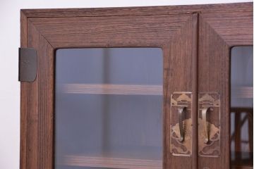 レトロ家具　昭和レトロ　古い桐材の鉄脚付観音開きガラスローボード(収納棚)