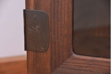 レトロ家具　昭和レトロ　古い桐材の鉄脚付観音開きガラスローボード(収納棚)