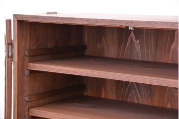 レトロ家具　昭和レトロ　古い桐材の鉄脚付観音開きガラスローボード(収納棚)