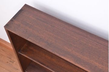 アンティーク家具　アンティーク　シンプルな脚付薄型本棚(飾り棚)