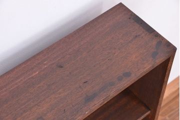 アンティーク家具　アンティーク　シンプルな脚付薄型本棚(飾り棚)