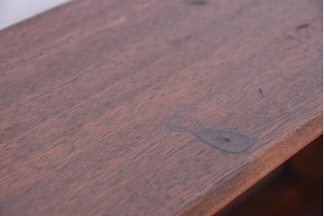 アンティーク家具　アンティーク　シンプルな脚付薄型本棚(飾り棚)