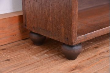 アンティーク家具　アンティーク　シンプルな脚付薄型本棚(飾り棚)