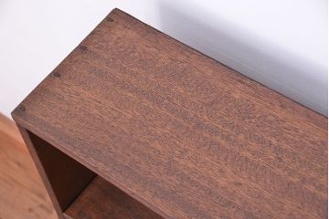 アンティーク家具　アンティーク　シンプルな横長薄型本棚(飾り棚)