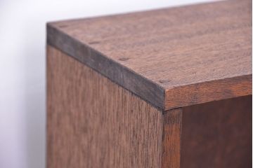 アンティーク家具　アンティーク　シンプルな横長薄型本棚(飾り棚)
