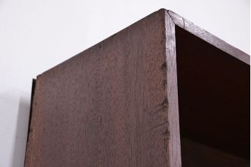 アンティーク家具　アンティーク　古い学校の大型脚付きシンプル飾り棚(陳列棚)【大】