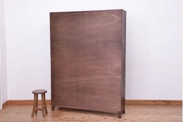 アンティーク家具　アンティーク　古い学校の大型脚付きシンプル飾り棚(陳列棚)【大】