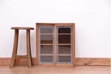 アンティーク家具　古民具・骨董　古い味の木目のキレイな小さな戸棚(カードケース、マス目棚、図書館、図書室)