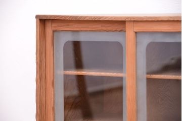 アンティーク家具　古民具・骨董　古い味の木目のキレイな小さな戸棚(カードケース、マス目棚、図書館、図書室)