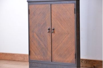 アンティーク家具　★アンティーク　古いナラ材の使い込まれたコーナーラック(コーナーキャビネット、飾り棚)