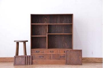 アンティーク家具　アンティーク　三方欅材の小振りな茶箪笥(茶棚)