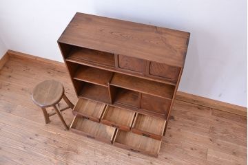 アンティーク家具　アンティーク　三方欅材の小振りな茶箪笥(茶棚)