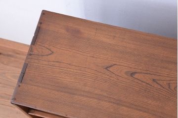 アンティーク家具　アンティーク　三方欅材の小振りな茶箪笥(茶棚)