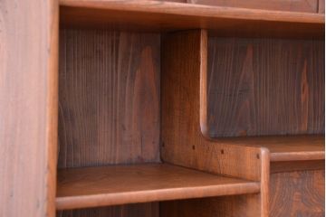アンティーク家具　アンティーク　三方欅材の小振りな茶箪笥(茶棚)