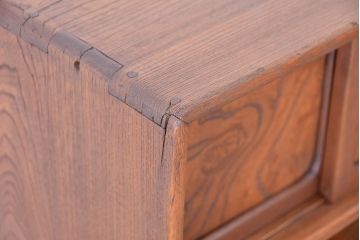 アンティーク家具　アンティーク　三方欅材の小振りな茶箪笥(茶棚)