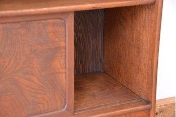 アンティーク家具　アンティーク　三方欅材の小振りな茶箪笥(茶棚)