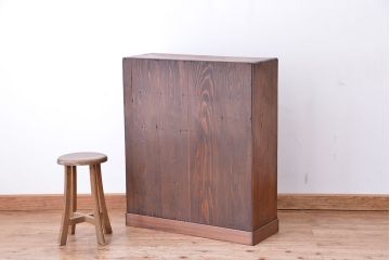 アンティーク家具　アンティーク　三方欅材の小振りな茶箪笥(茶棚)