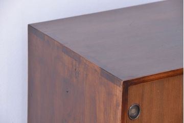 アンティーク家具　アンティーク　前板桐材　小振りでシンプルな茶箪笥(茶棚、桐箪笥、桐たんす)