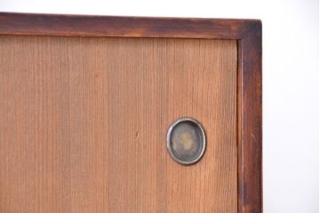 アンティーク家具　アンティーク　前板桐材　小振りでシンプルな茶箪笥(茶棚、桐箪笥、桐たんす)