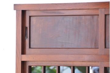 アンティーク家具　古民具・骨董　杢目の素晴らしい両面引き戸　関東水屋箪笥(茶箪笥)