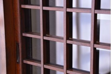 アンティーク家具　古民具・骨董　杢目の素晴らしい両面引き戸　関東水屋箪笥(茶箪笥)