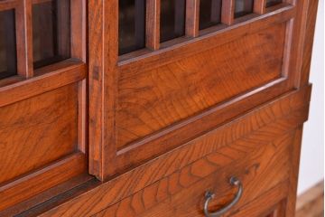 アンティーク家具　古民具・骨董　杢目の素晴らしい両面引き戸　関東水屋箪笥(茶箪笥)