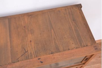アンティーク家具　アンティーク　古い木味の大振りなモールガラス収納棚(食器棚、飾り棚)