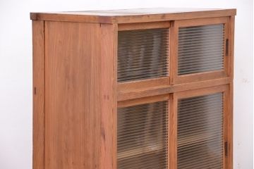 アンティーク家具　アンティーク　古い木味の大振りなモールガラス収納棚(食器棚、飾り棚)