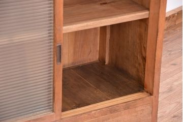 アンティーク家具　アンティーク　古い木味の大振りなモールガラス収納棚(食器棚、飾り棚)