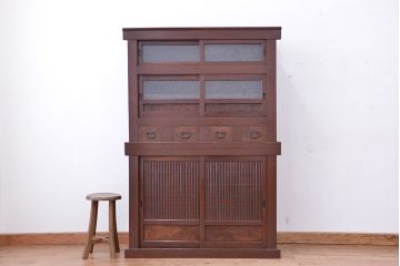 アンティーク家具　古民具・骨董　ダイヤガラス入りのモダンな四尺水屋箪笥(食器棚、収納棚)