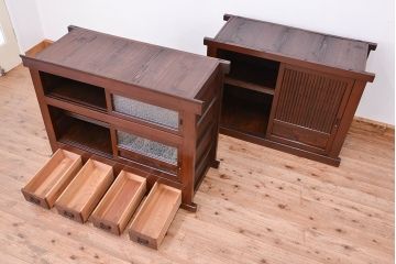 アンティーク家具　古民具・骨董　ダイヤガラス入りのモダンな四尺水屋箪笥(食器棚、収納棚)