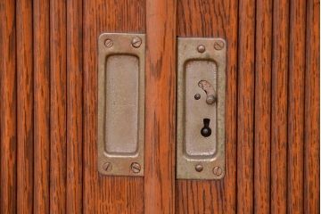 アンティーク家具　アンティーク　古いナラ材の上質なシャッター書類棚(収納棚、本立て、小引き出し)