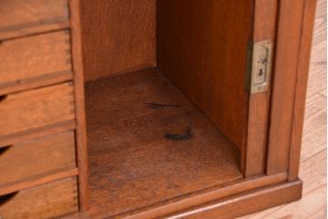 アンティーク家具　アンティーク　古いナラ材の上質なシャッター書類棚(収納棚、本立て、小引き出し)