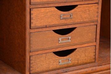 アンティーク家具　アンティーク　古いナラ材の上質なシャッター書類棚(収納棚、本立て、小引き出し)