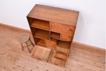 レトロ家具　昭和レトロ　古い木の小振りな茶箪笥?(茶棚)