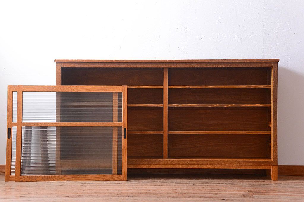 レトロ家具　昭和レトロ　古い学校のアンティーク脚付き収納棚