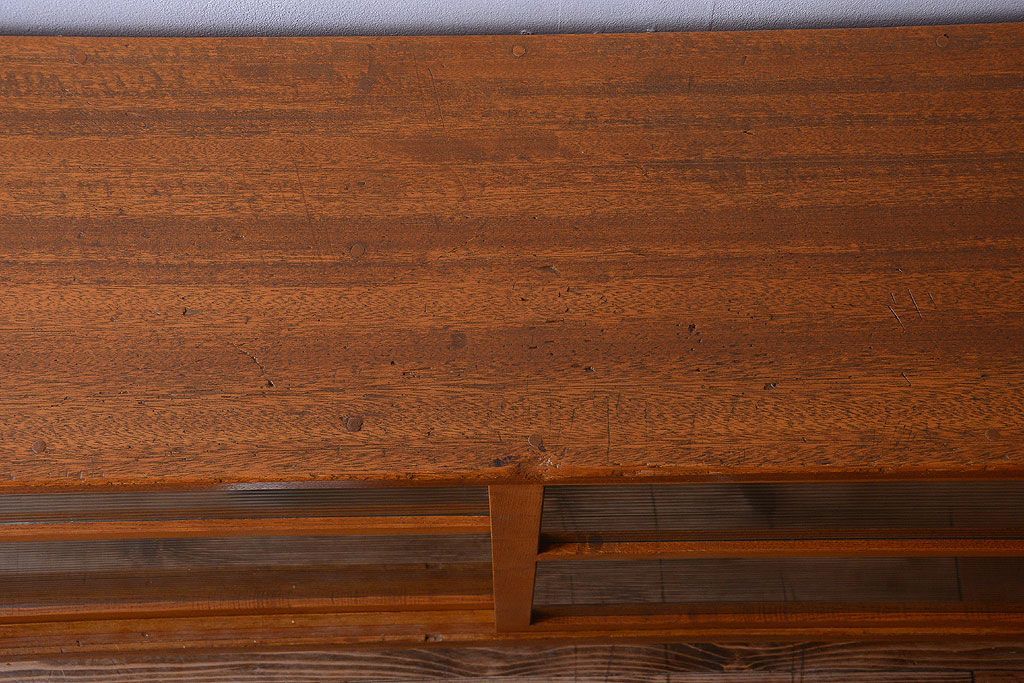 レトロ家具　昭和レトロ　古い学校のアンティーク脚付き収納棚