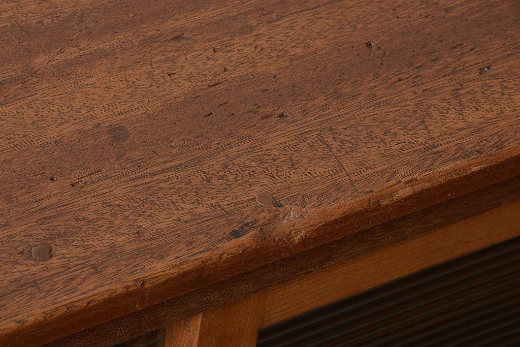 レトロ家具　昭和レトロ　古い学校のアンティーク脚付き収納棚