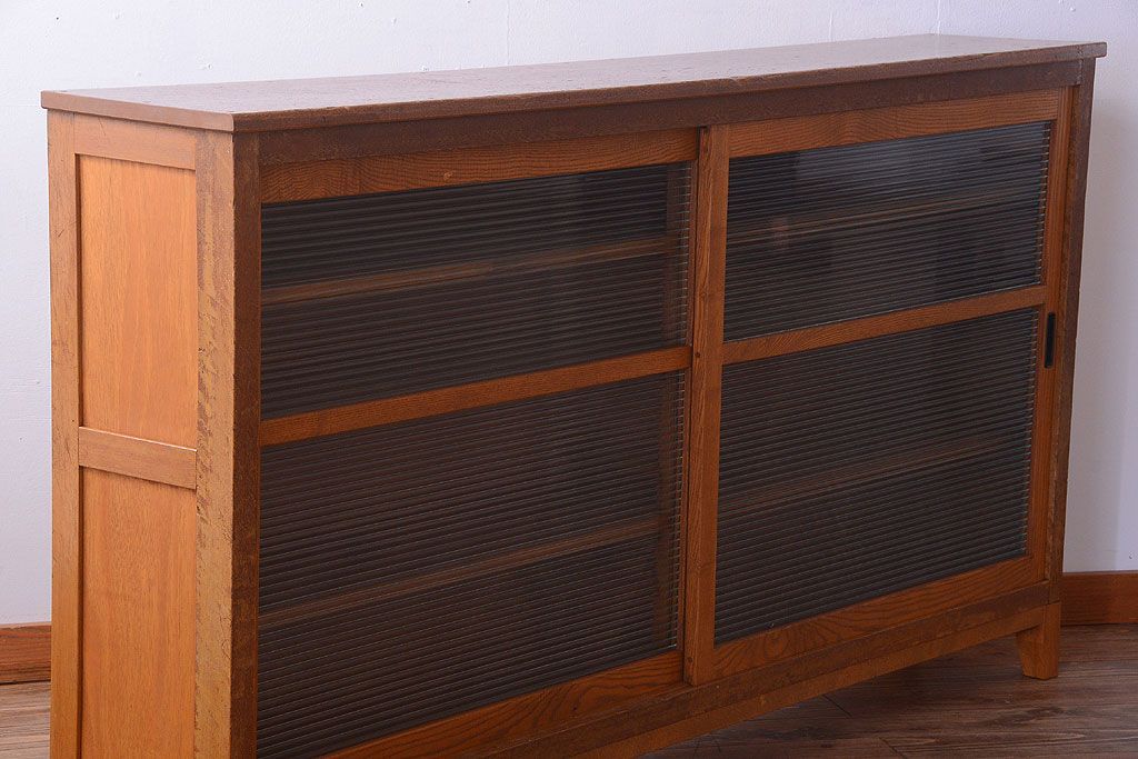 レトロ家具　昭和レトロ　古い学校のアンティーク脚付き収納棚